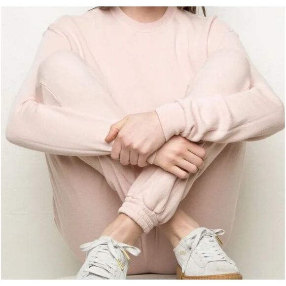 Brandy Melville light pink crewneck pull over sweatshirt one size - Picture 7 of 8